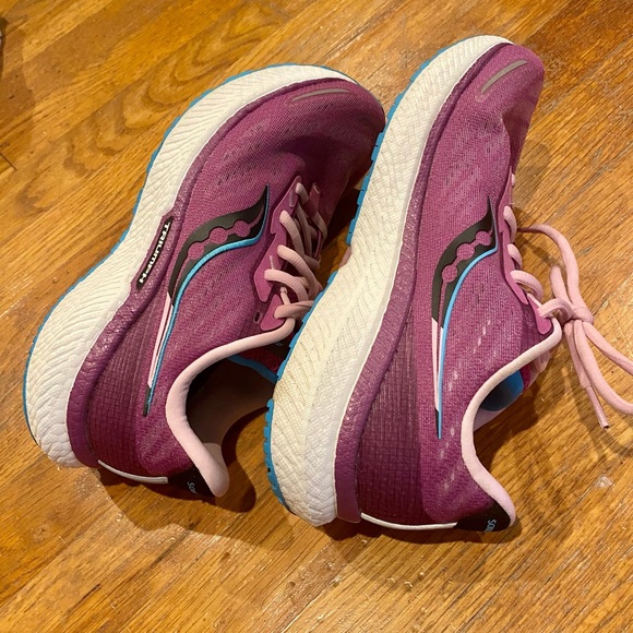 Saucony Triumph 19 in Razzle-blaze - Picture 4 of 7
